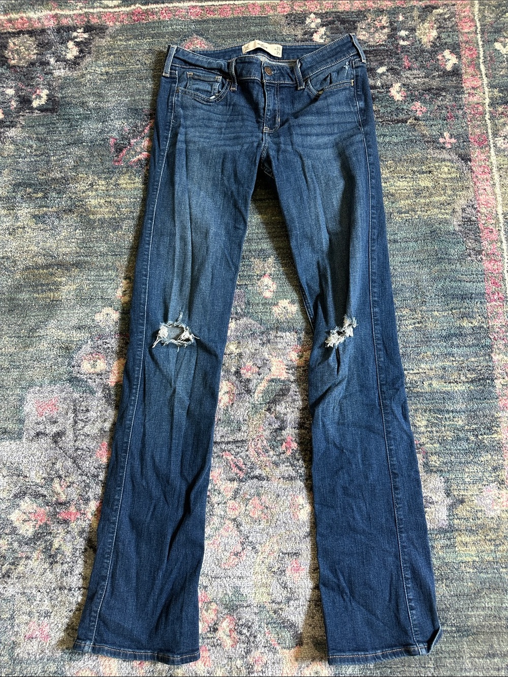 Hollister Dark Blue Flare Jeans with Knee Rips Juniors Size 7 Long Like New 28W